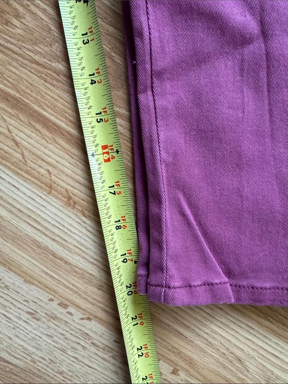 Gloria Vanderbilt 21” ‘Amanda’ Midrise Capris in Plum 🔅 Size 4